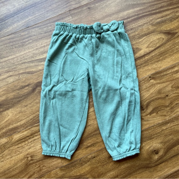 4 for $10 ๐ Carter's Bodysuit with Loose green Pants - Picture 5 of 8